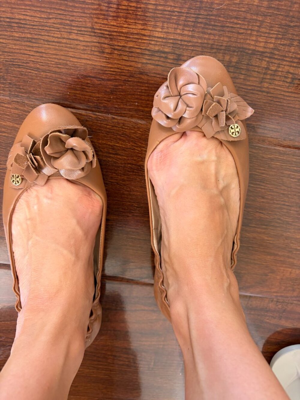 Tory Burch leather ballet flats with floral appliqués - Picture 9 of 9